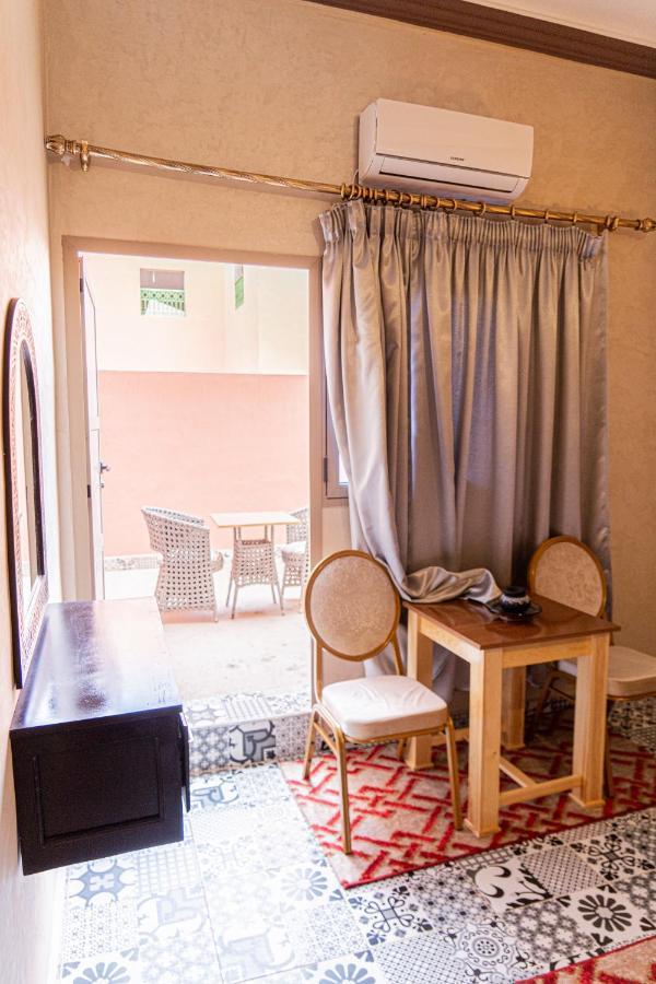 Hotel La Vallee Des Kasbahs Chez Ilyas 티네히르 외부 사진