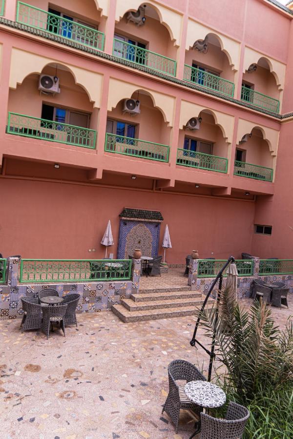 Hotel La Vallee Des Kasbahs Chez Ilyas 티네히르 외부 사진