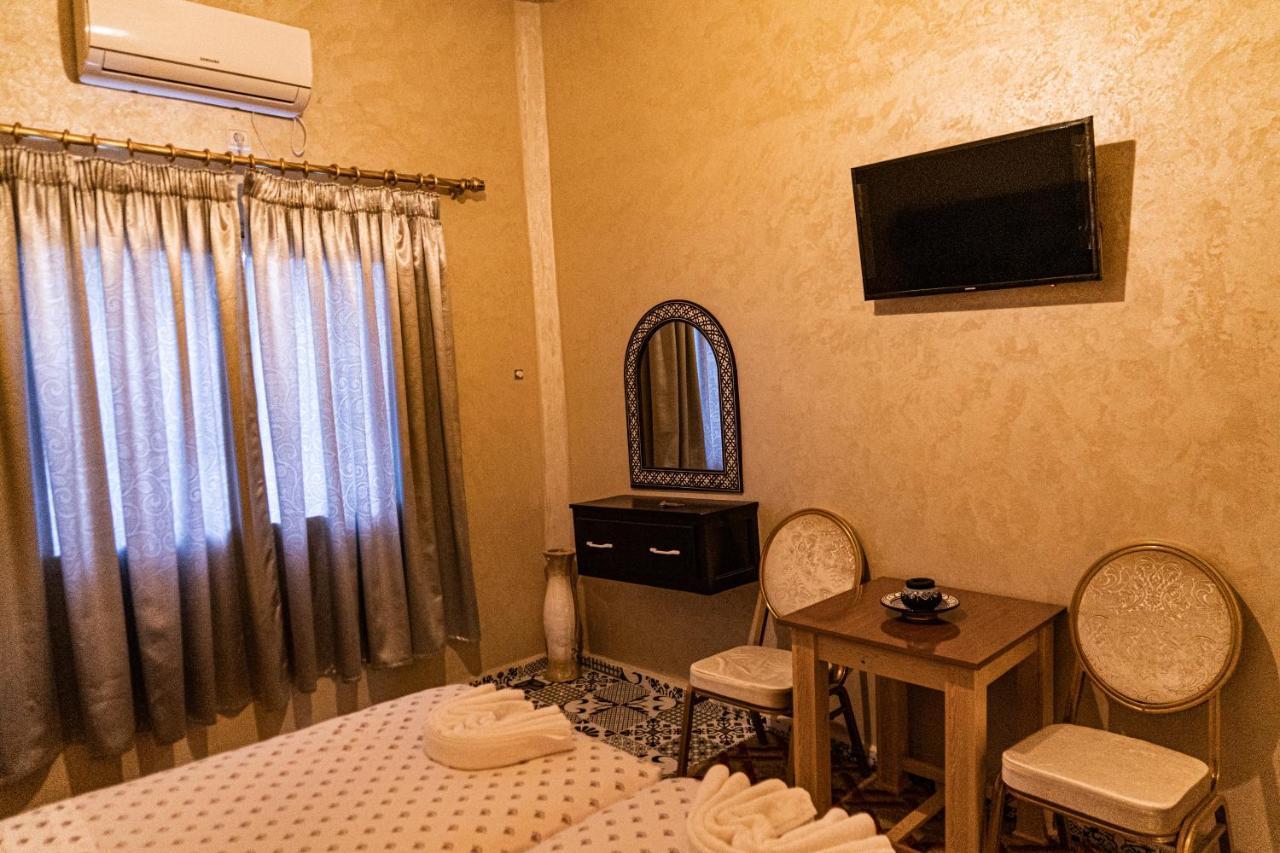 Hotel La Vallee Des Kasbahs Chez Ilyas 티네히르 외부 사진